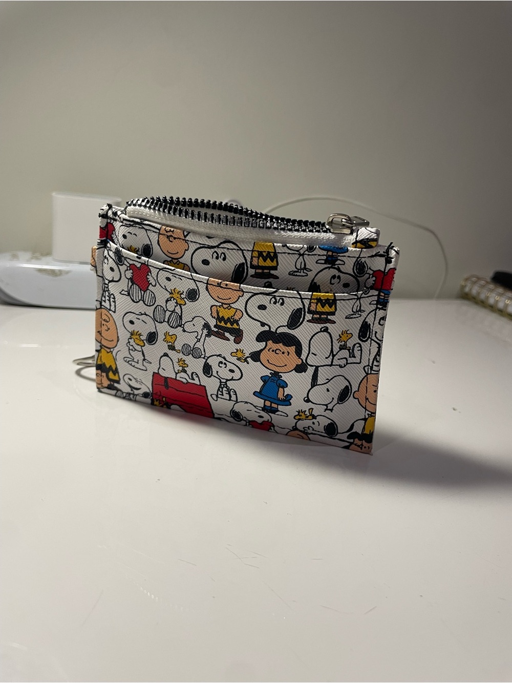 Peanuts White Multi Snoopy & Friends Zip Card Holder with Keychain - Picture 4 of 7